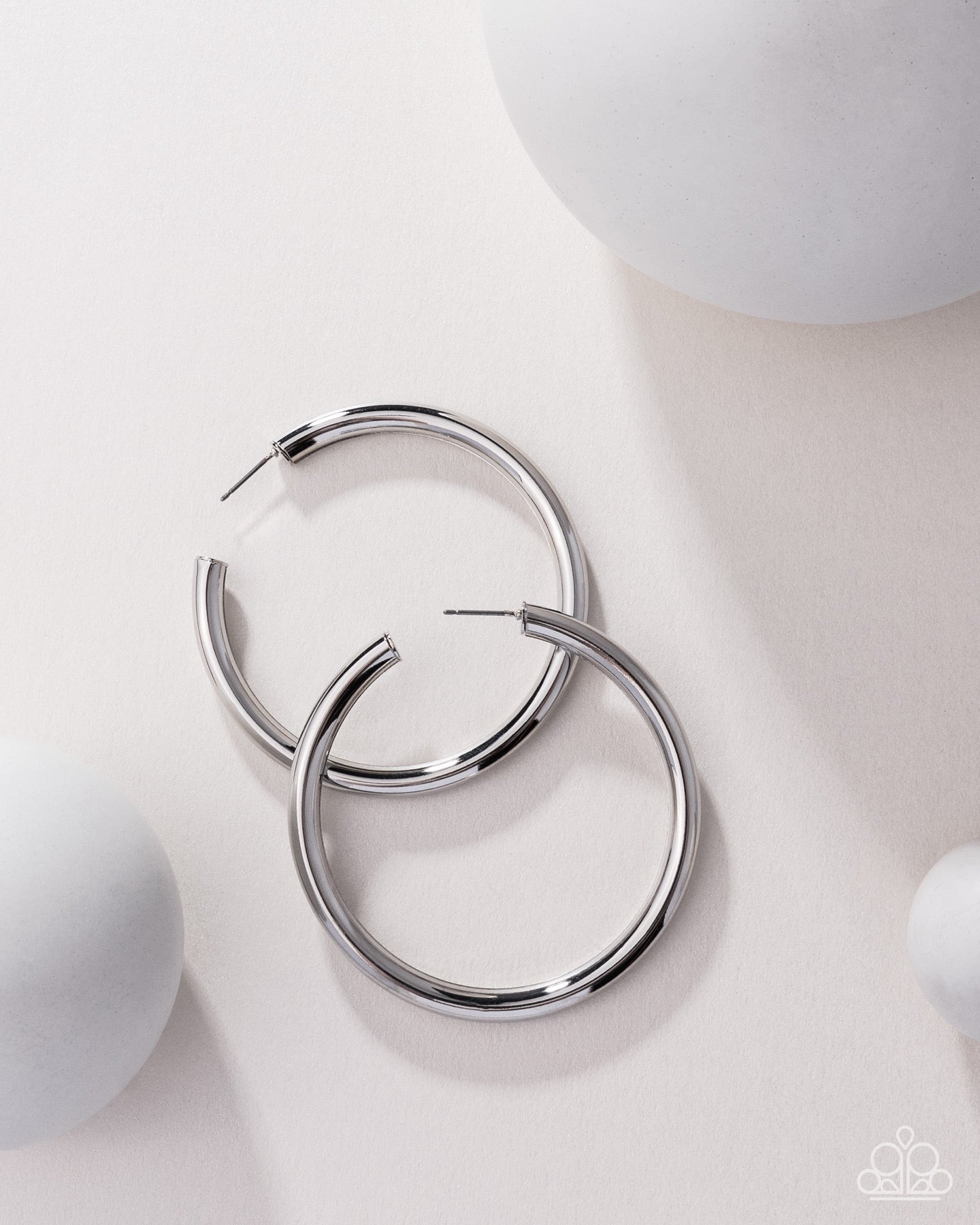 Paparazzi Accessories: Curve Ball - Silver Earrings
