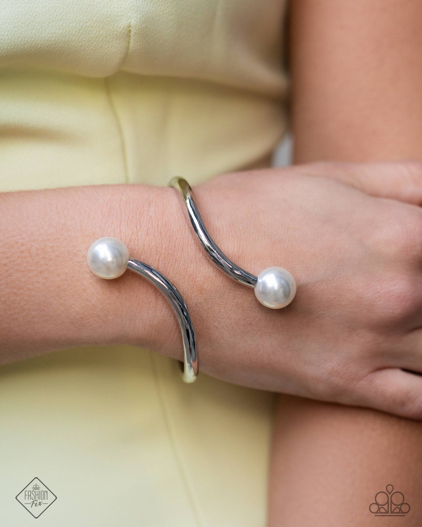Paparazzi Accessories: Effulgent Exemplar - White Bracelet