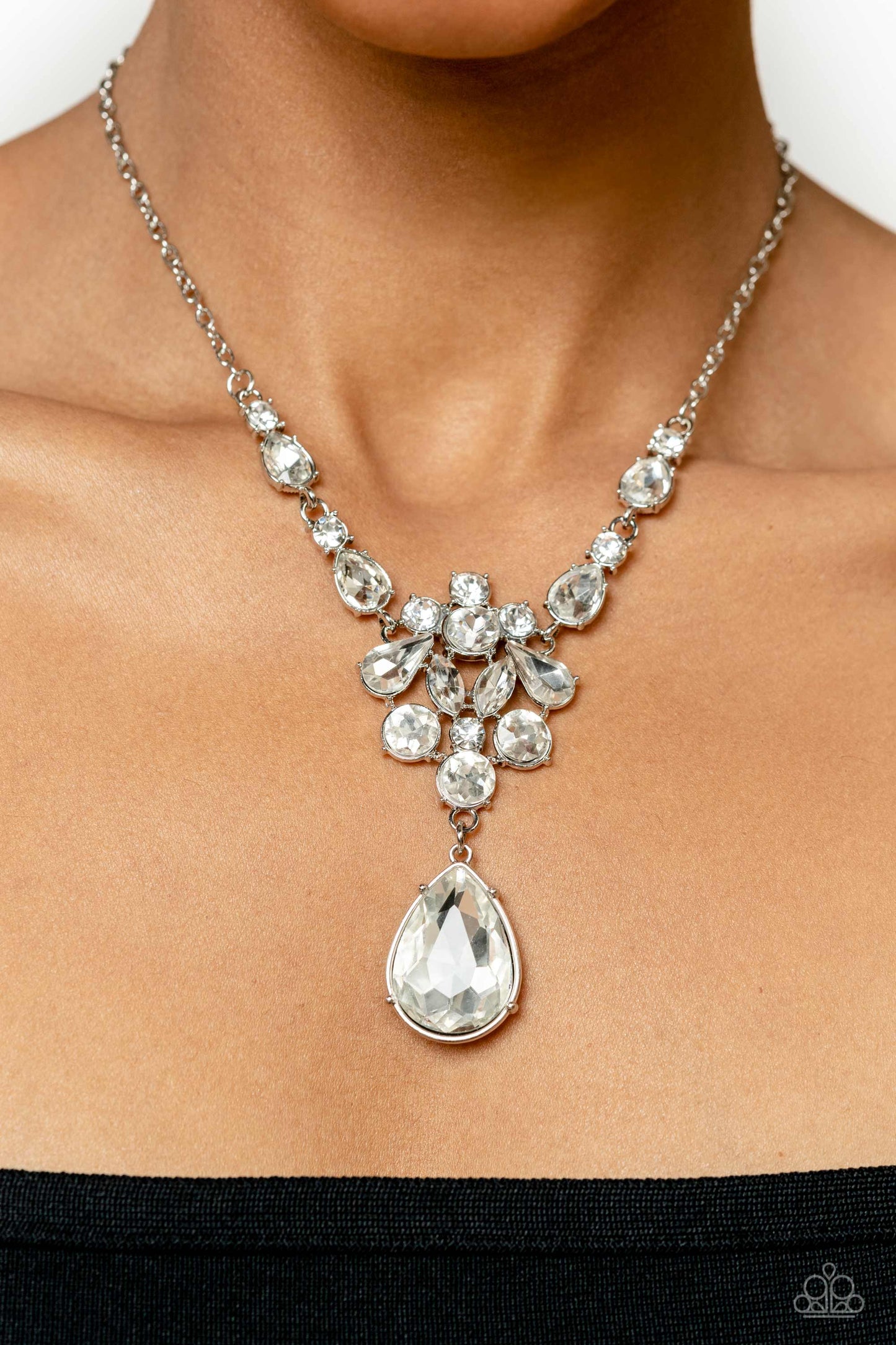 Paparazzi Accessories: TWINKLE of an Eye - White Necklace