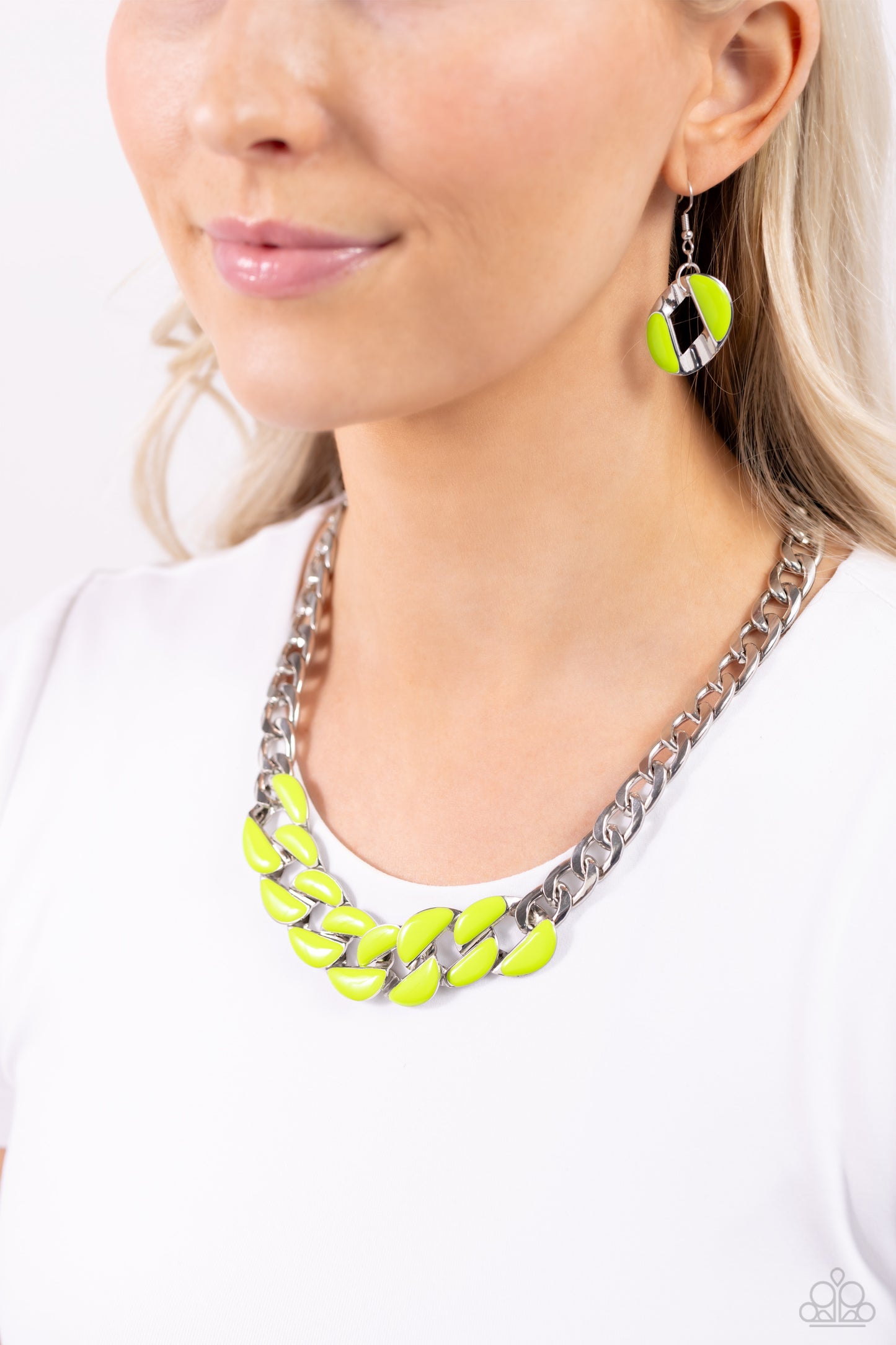 Paparazzi Accessories: CURB Craze - Green Necklace