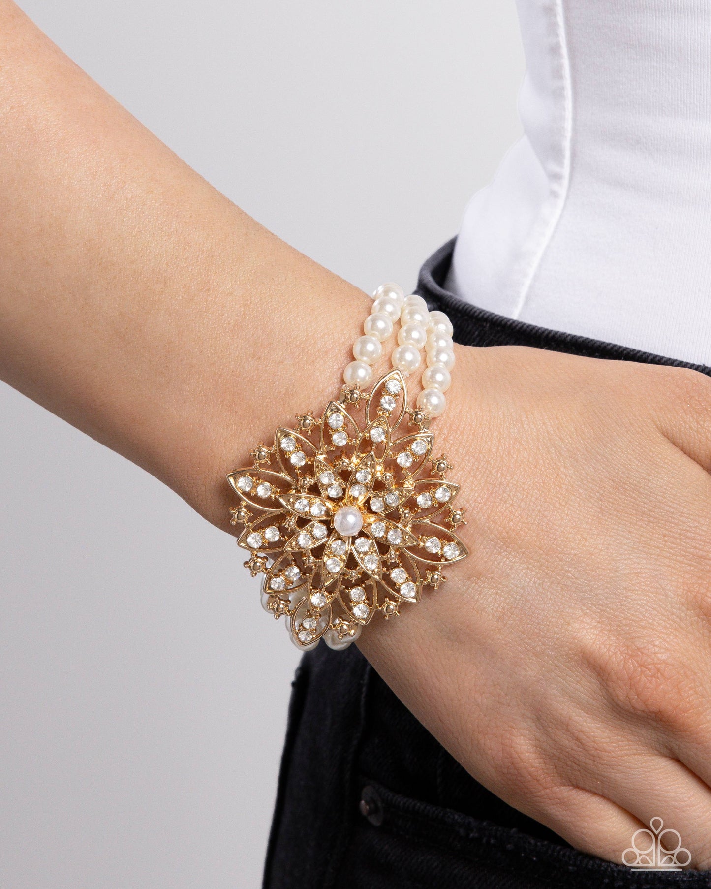 Paparazzi Accessories: Flattering Floral - Gold Bracelet