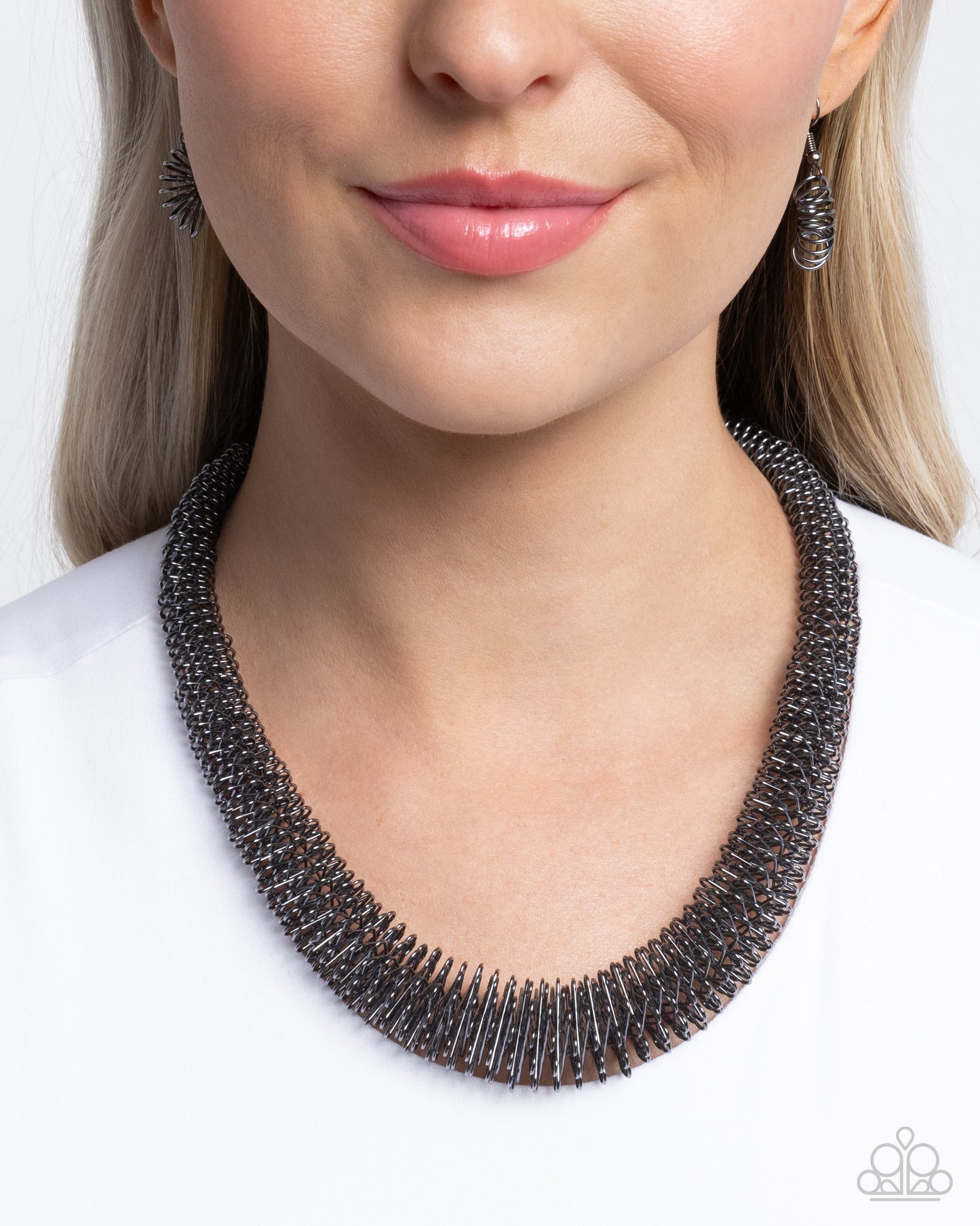 Paparazzi Accessories: Trenchant Tribute - Black Necklace