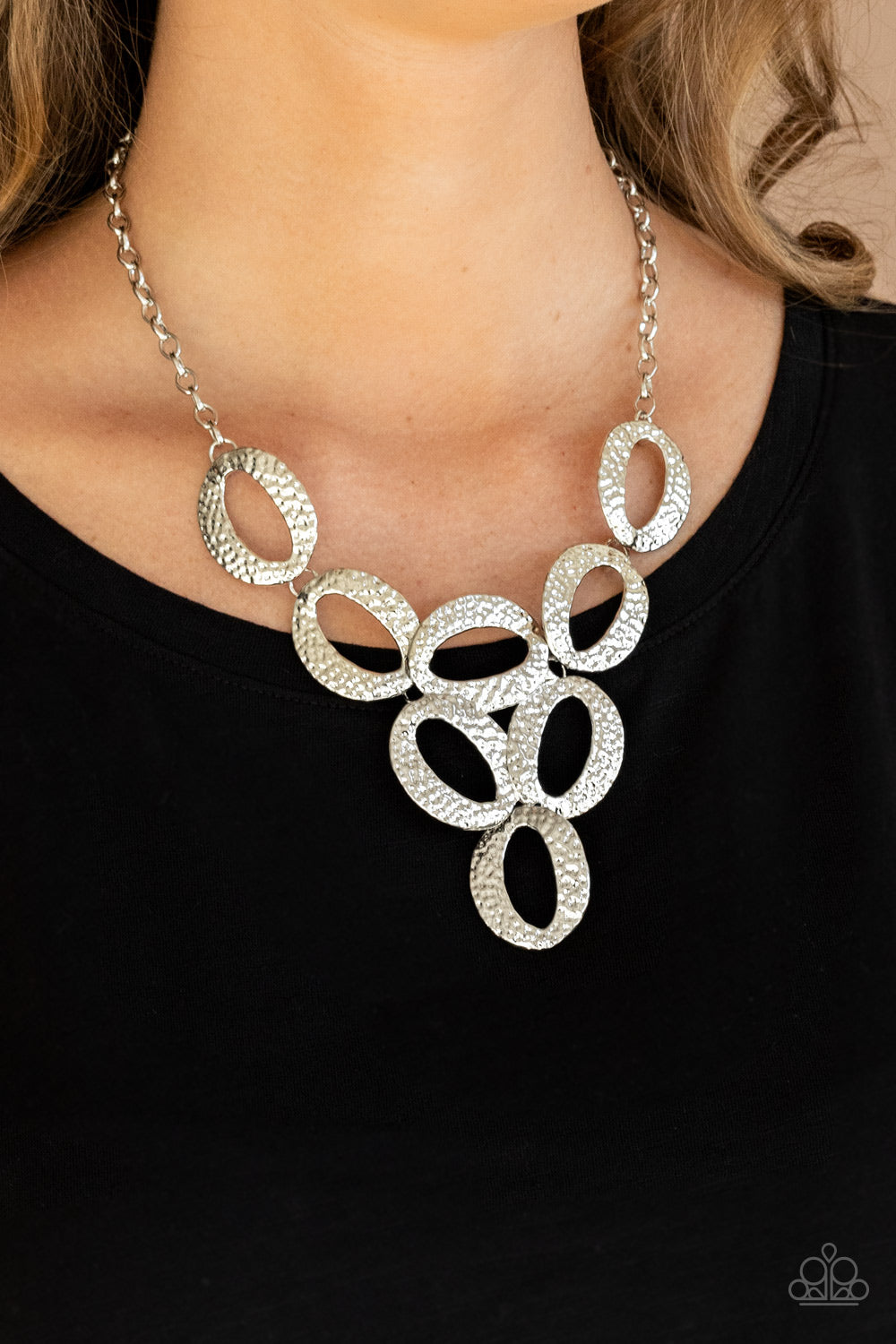 Paparazzi Accessories: OVAL The Limit - Silver Necklace