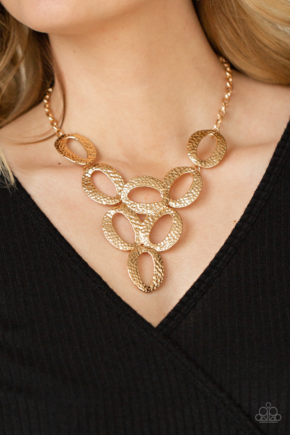 Paparazzi Accessories: OVAL The Limit - Gold Necklace