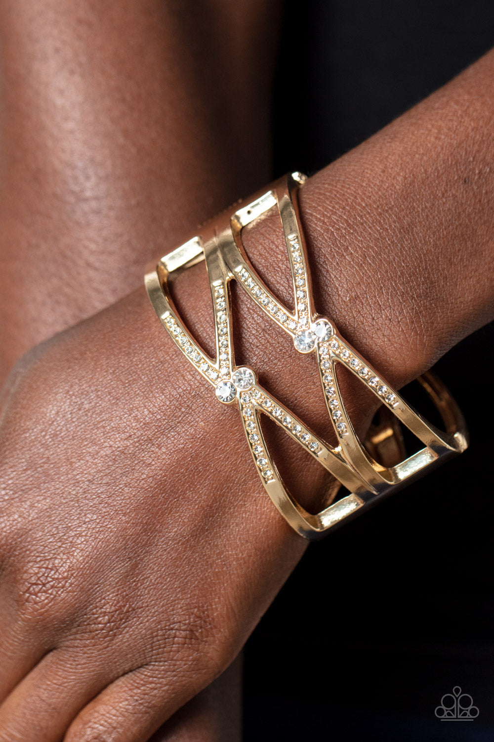 Paparazzi Accessories: Entrancing Etiquette - Gold Bracelet