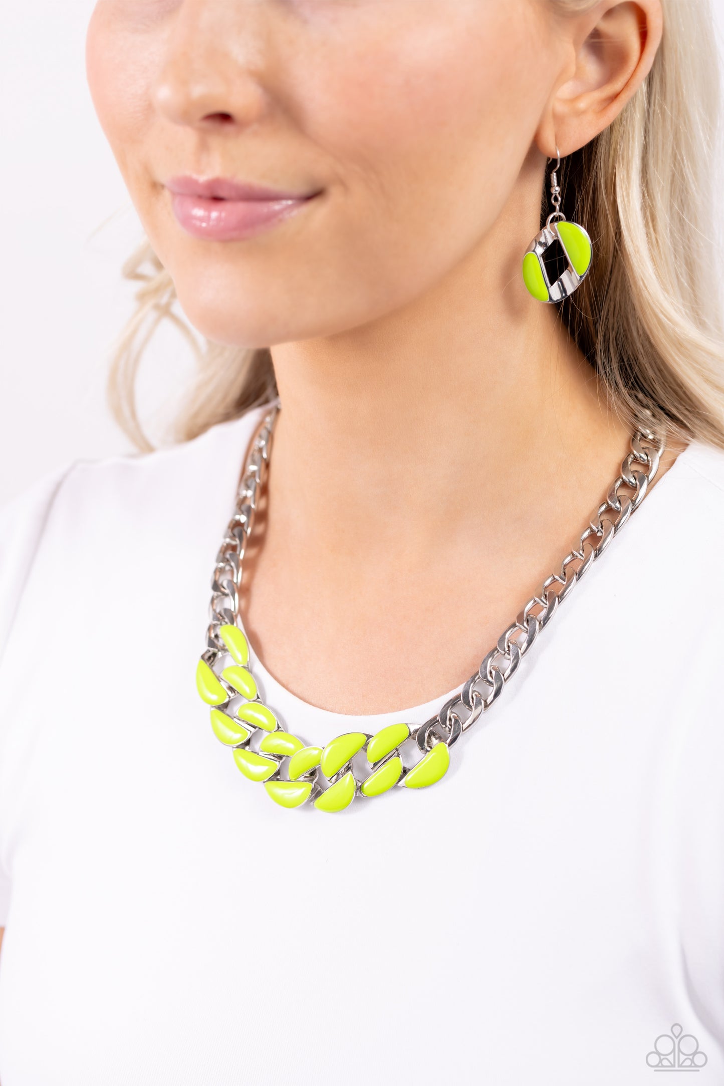 Paparazzi Accessories: CURB Craze - Green Necklace