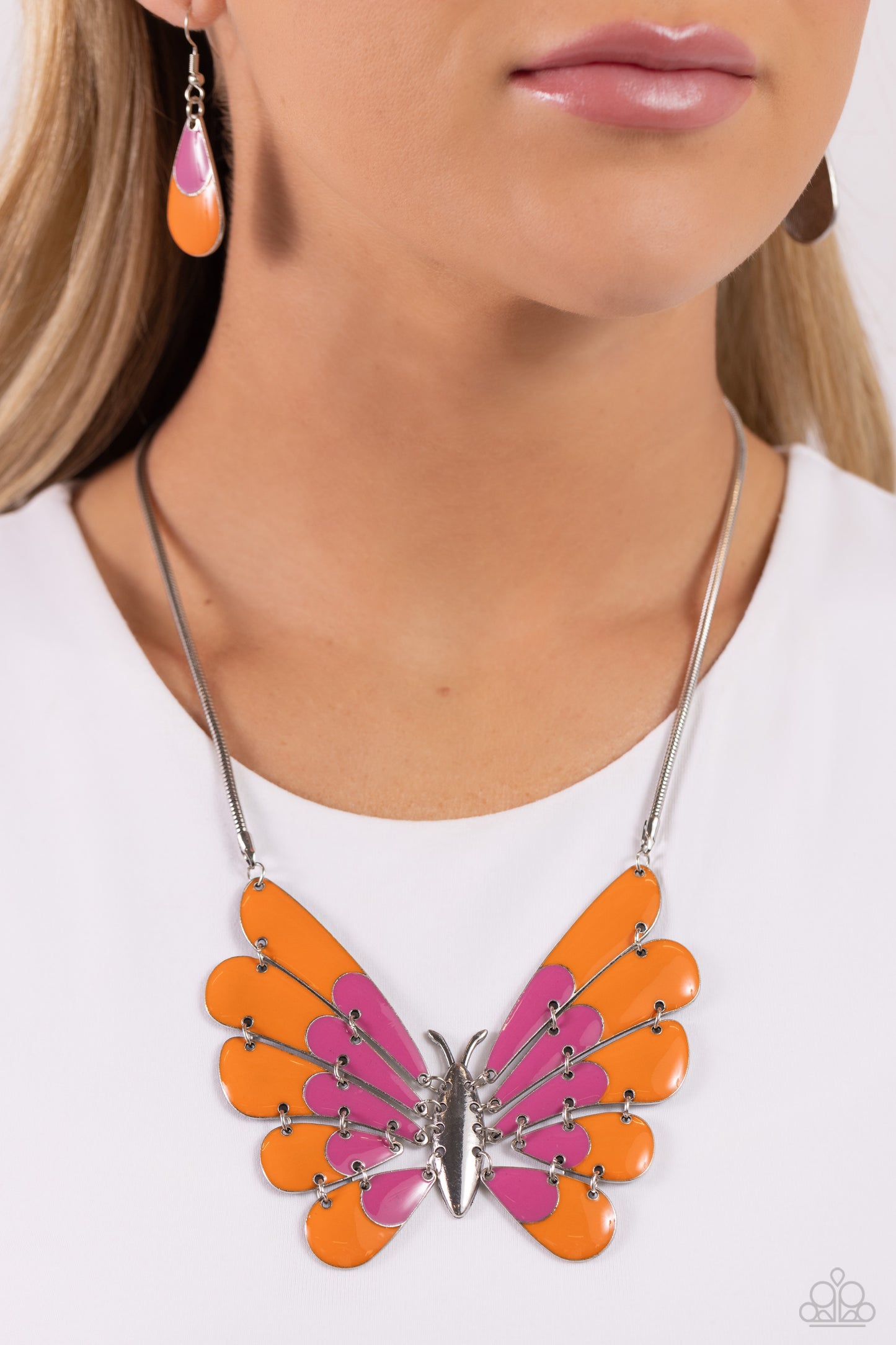 Paparazzi Accessories: Moth Maven - Pink Necklace